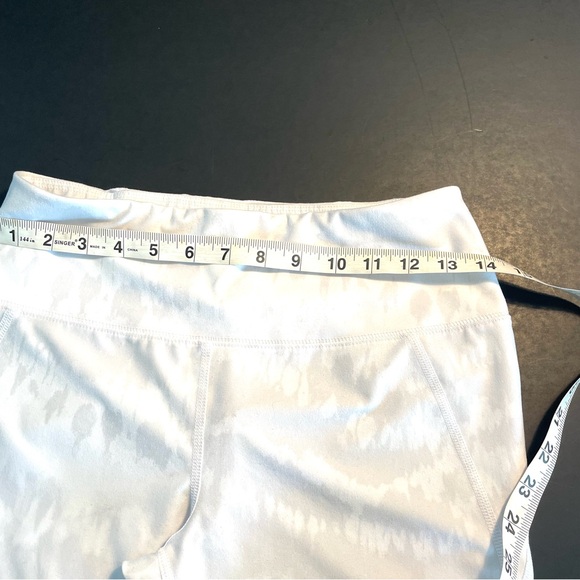 DSG white Leggins cropped, size medium - Picture 7 of 9